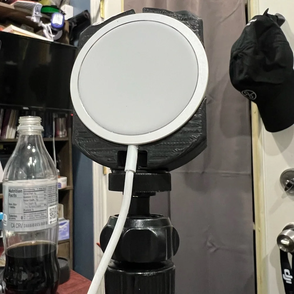 iPhone, MagSafe tripod mount